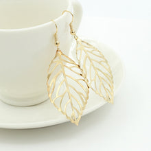 Load image into Gallery viewer, Dangling Metal Leaves Drop Earring