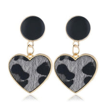 Load image into Gallery viewer, Imitation Velvet Heart Earring